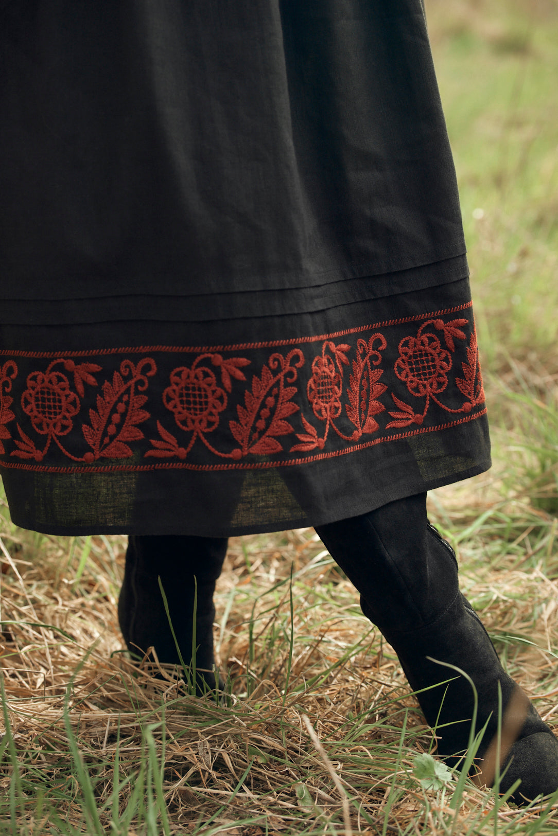 "Vivika" black dress with red embroideries