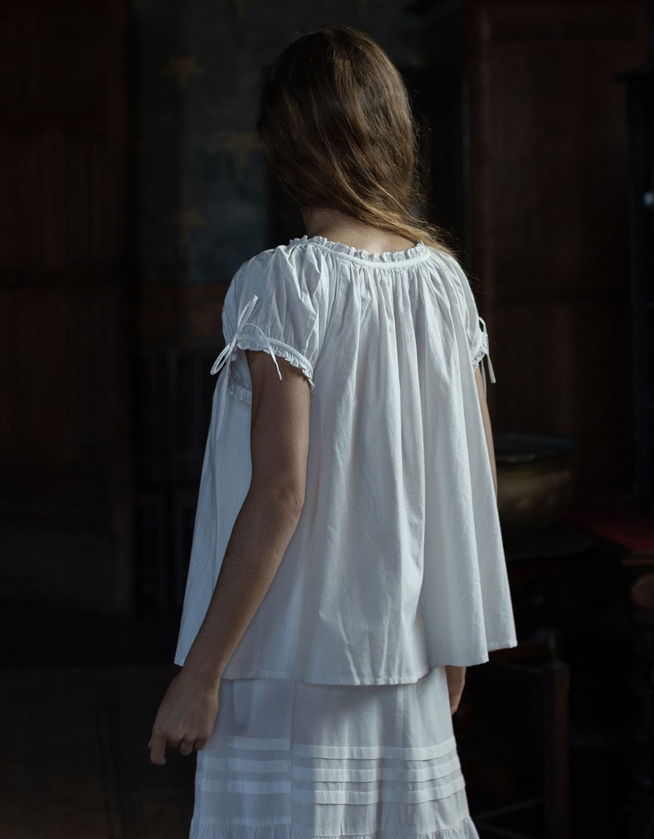 "Cosima" white top with short sleeves