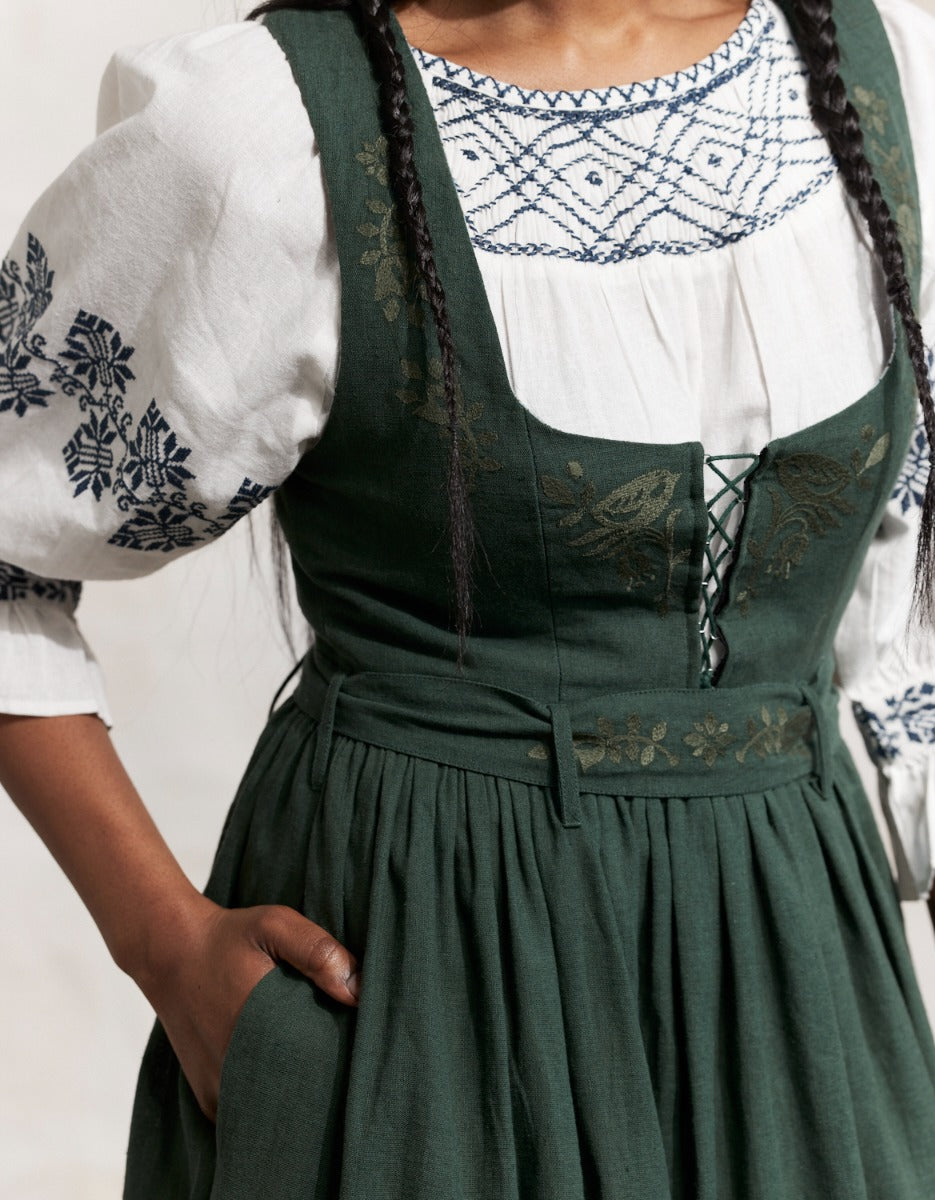 Robe brodée 'Alina' vert lierre