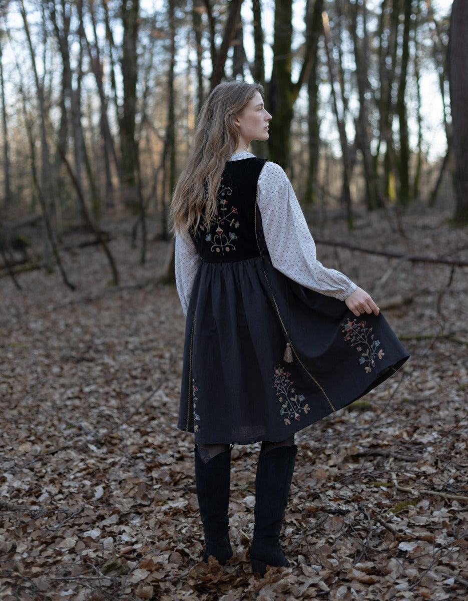Robe 'Amela' brodée en velours et canevas noir