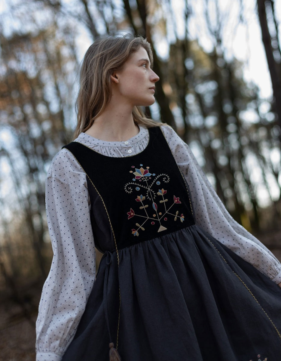 Robe 'Amela' brodée en velours et canevas noir