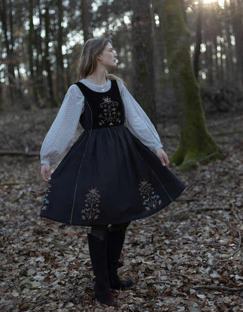 Robe 'Amela' brodée en velours et canevas noir