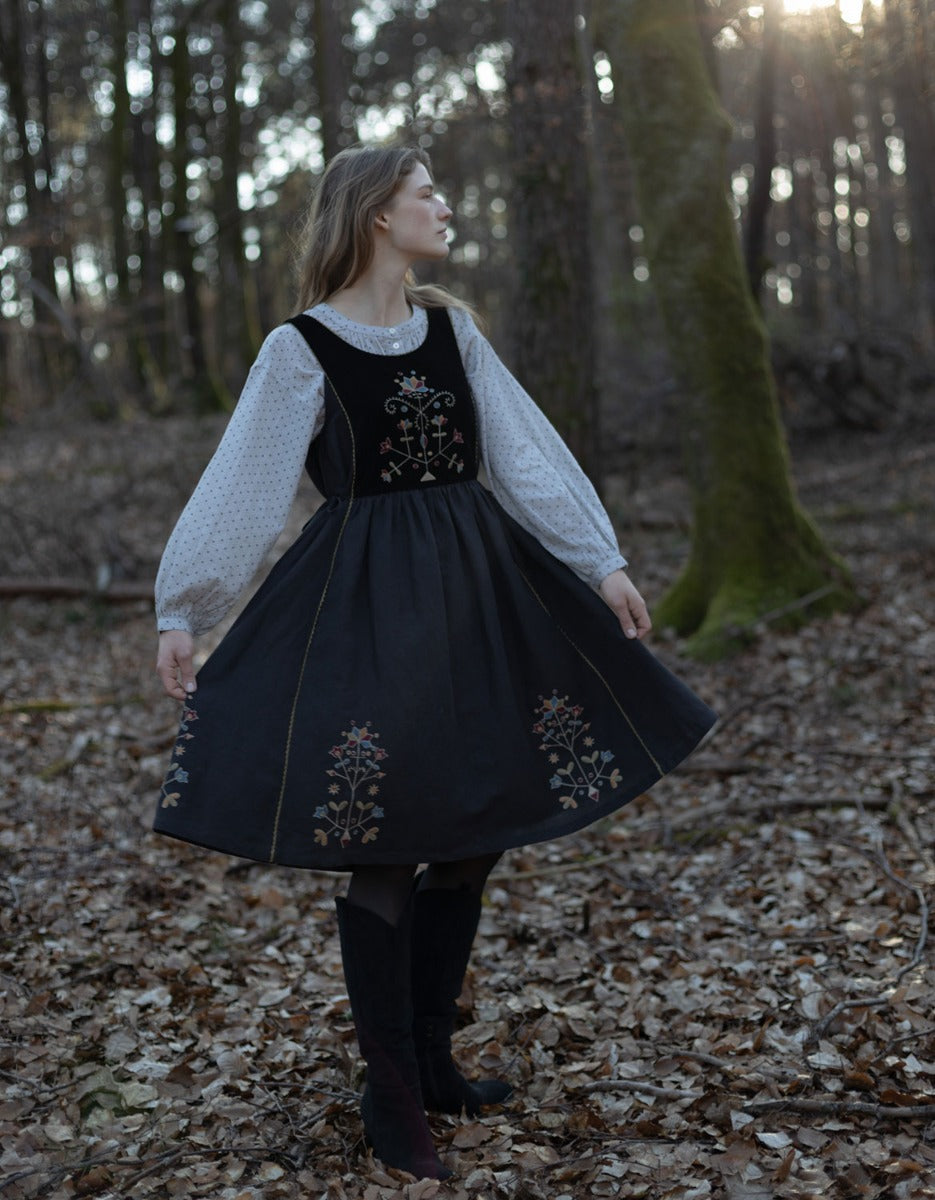 Robe 'Amela' brodée en velours et canevas noir