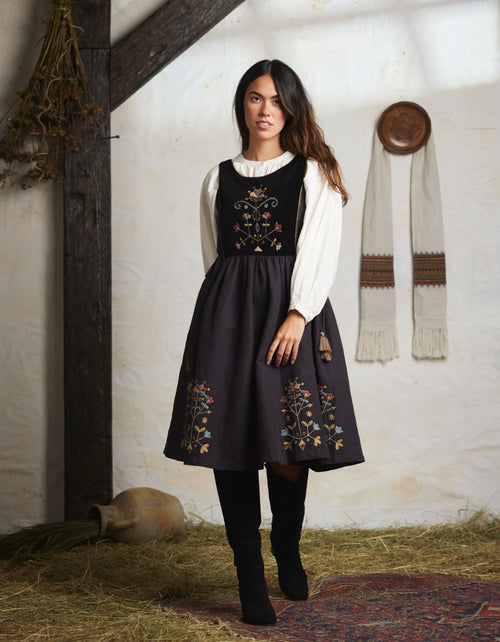 Robe 'Amela' brodée en velours et canevas noir