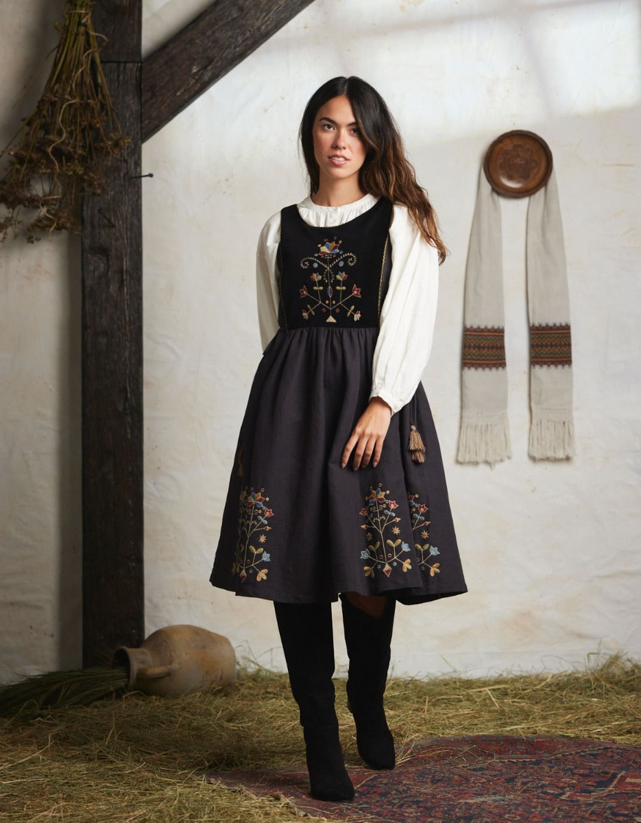 Robe 'Amela' brodée en velours et canevas noir
