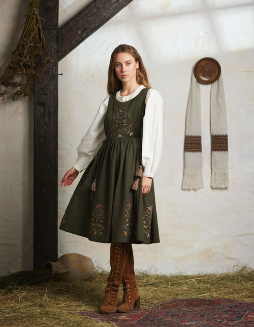 Robe 'Amela' brodée en velours et canevas vert mousse