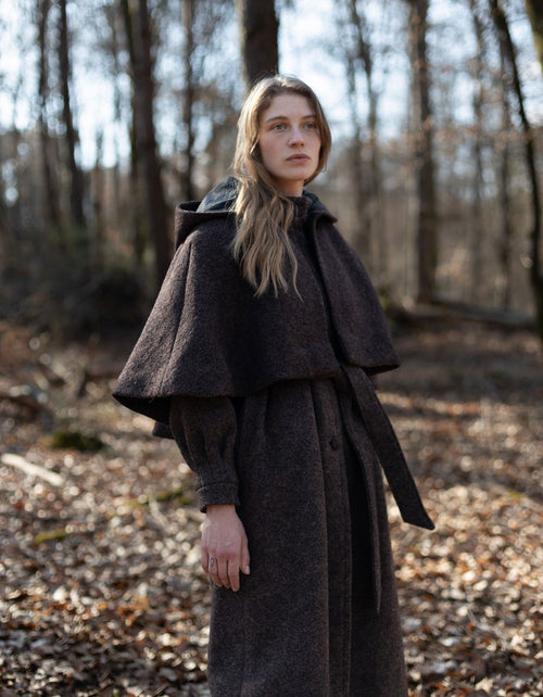 "Aneta" cape in brown wool