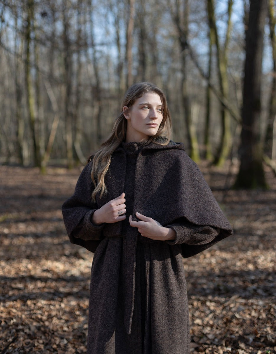 "Aneta" cape in brown wool