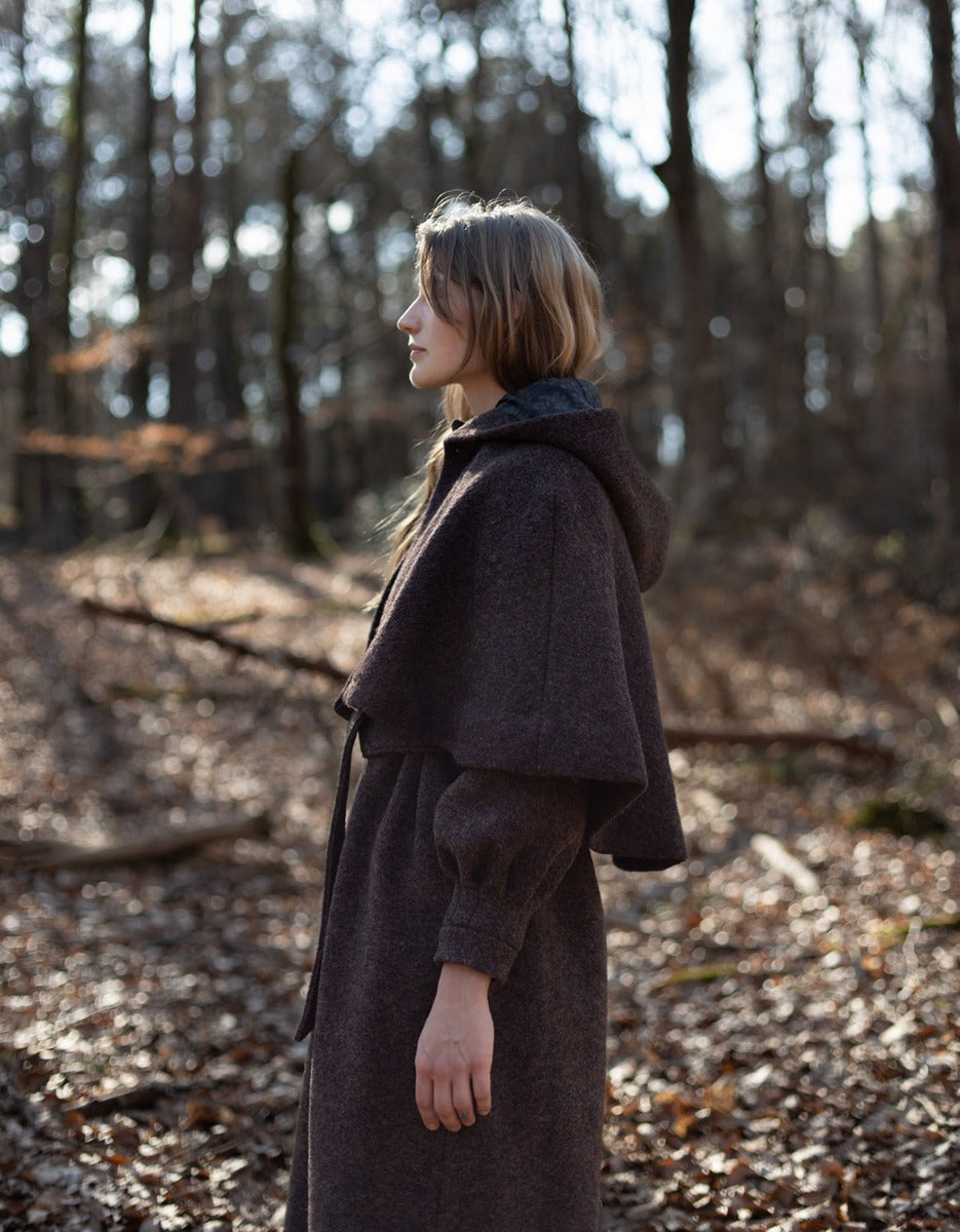 "Aneta" cape in brown wool