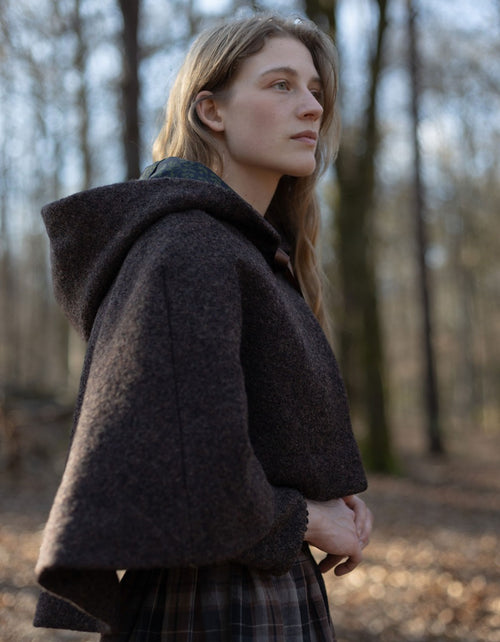 "Aneta" cape in brown wool