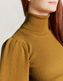 Pull col roulé 'Ariana' en coton et cachemire avec manches gigot moutarde