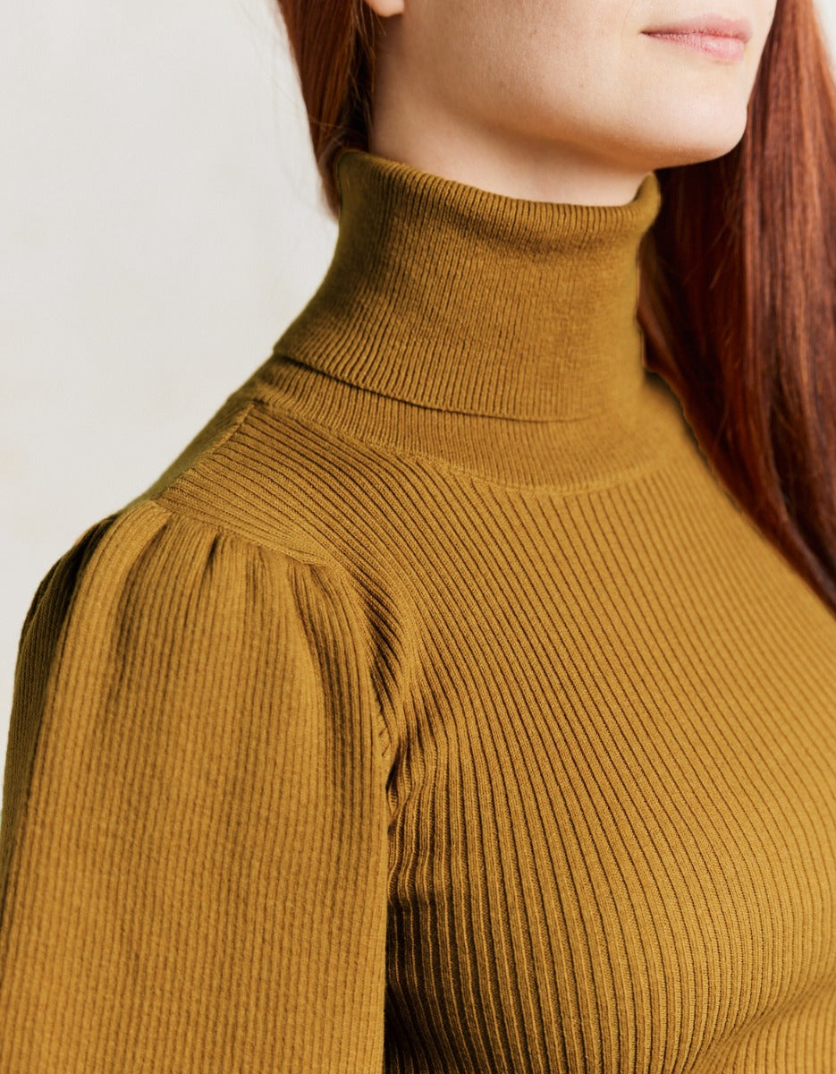 Pull col roulé 'Ariana' en coton et cachemire avec manches gigot moutarde
