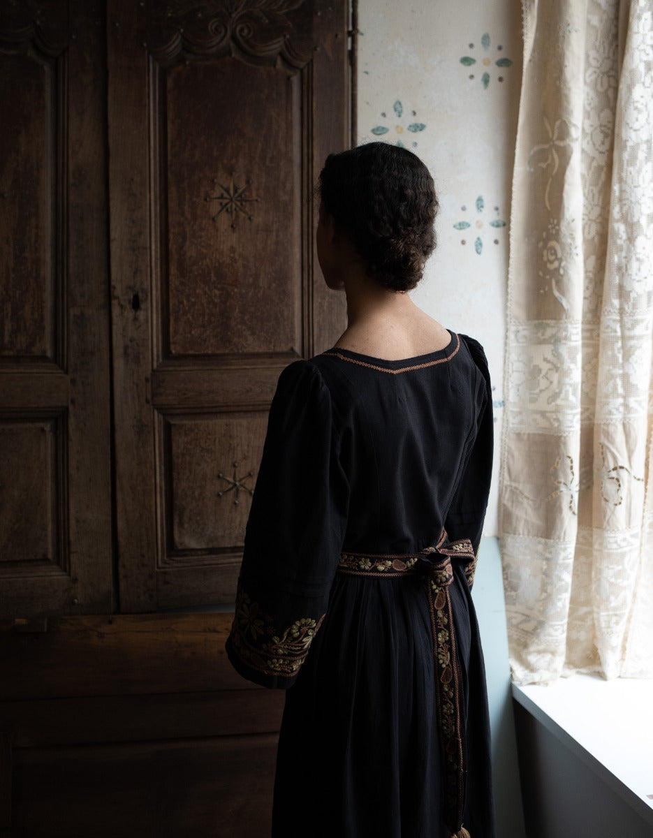 "Astrid" dress black with contrasting embroideries