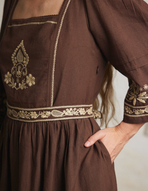 Robe 'Astrid' brodée inspirée pain d'épice