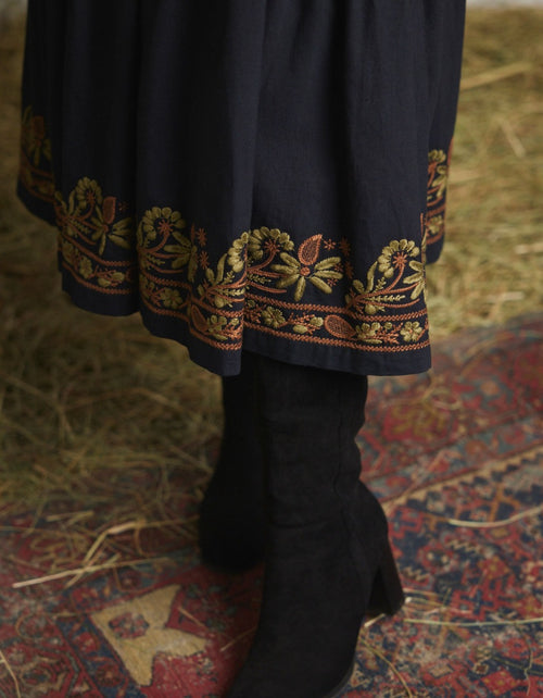 "Astrid" black skirt with contrasting embroideries