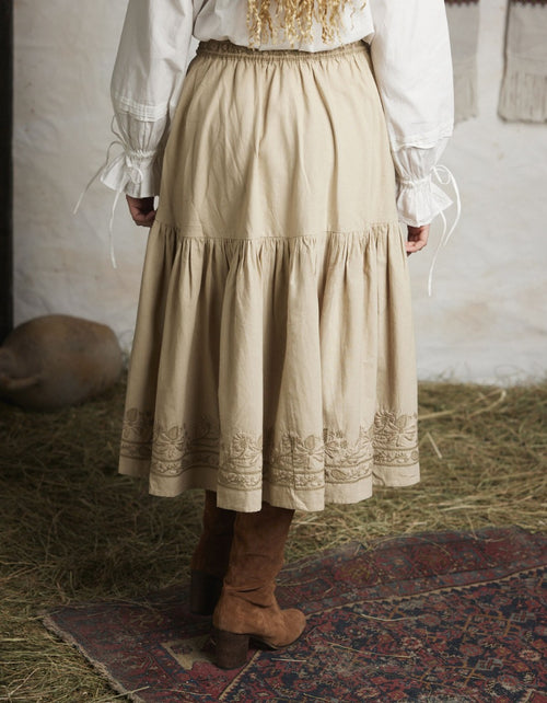 "Astrid" skirt ceramic off white with nuanced embroideries