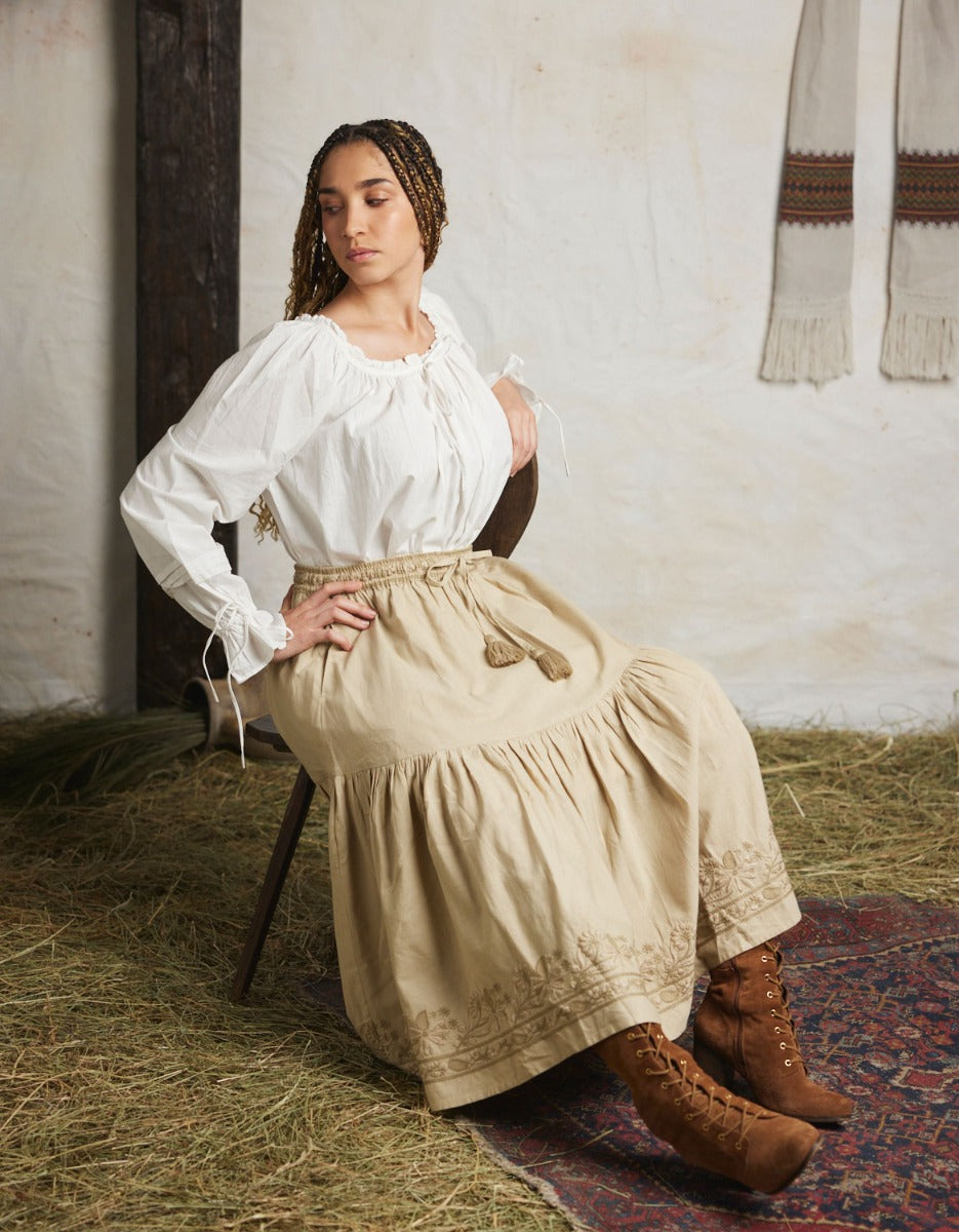 "Astrid" skirt ceramic off white with nuanced embroideries