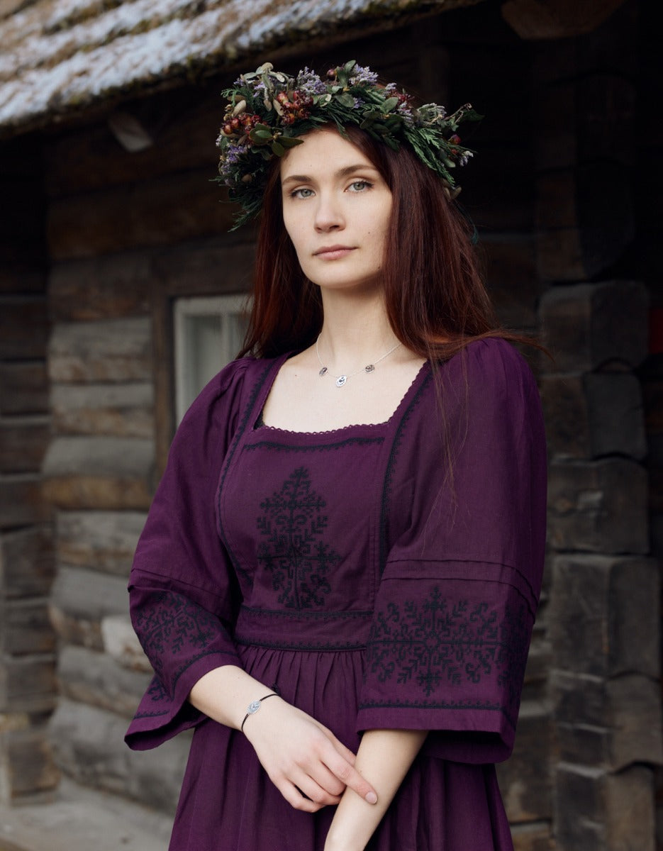 Robe 'Austra' brodée couleur prune