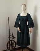 Robe 'Austra' brodée couleur vert forêt