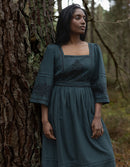 Robe 'Austra' brodée couleur vert forêt