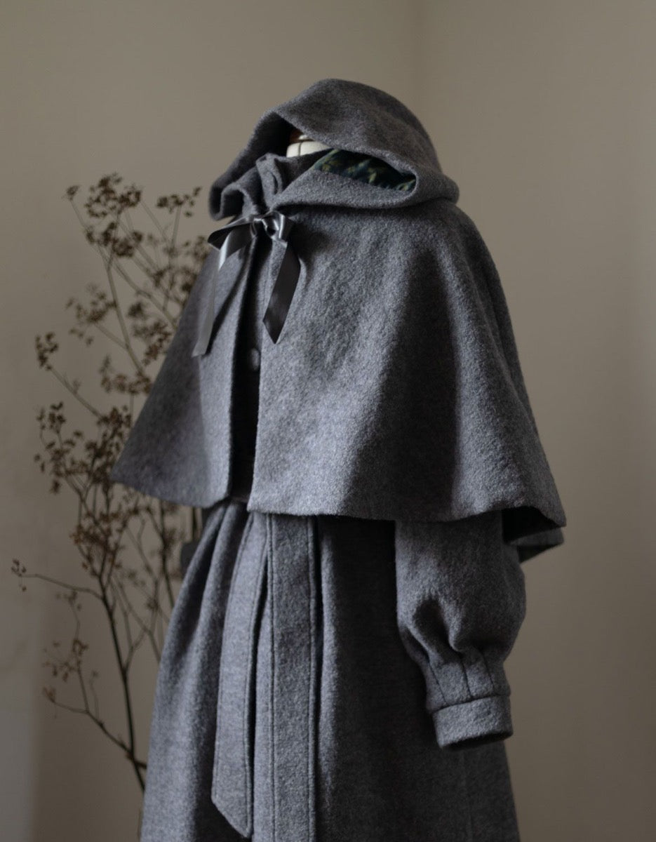 "Aneta" cape in grey wool