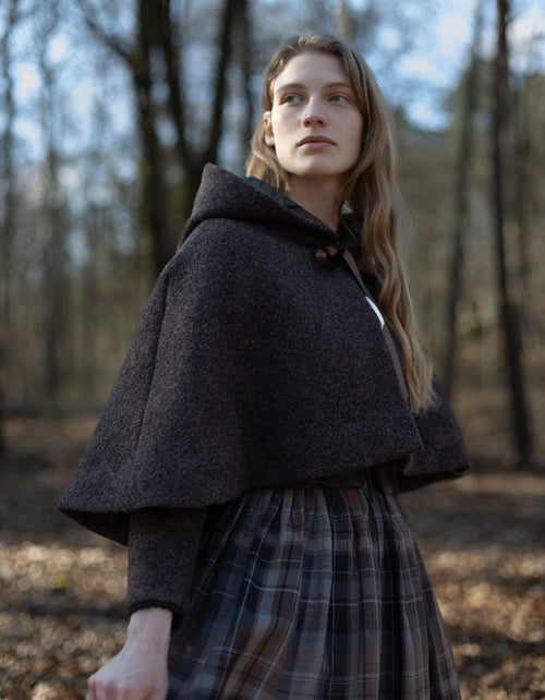 "Aneta" cape in brown wool