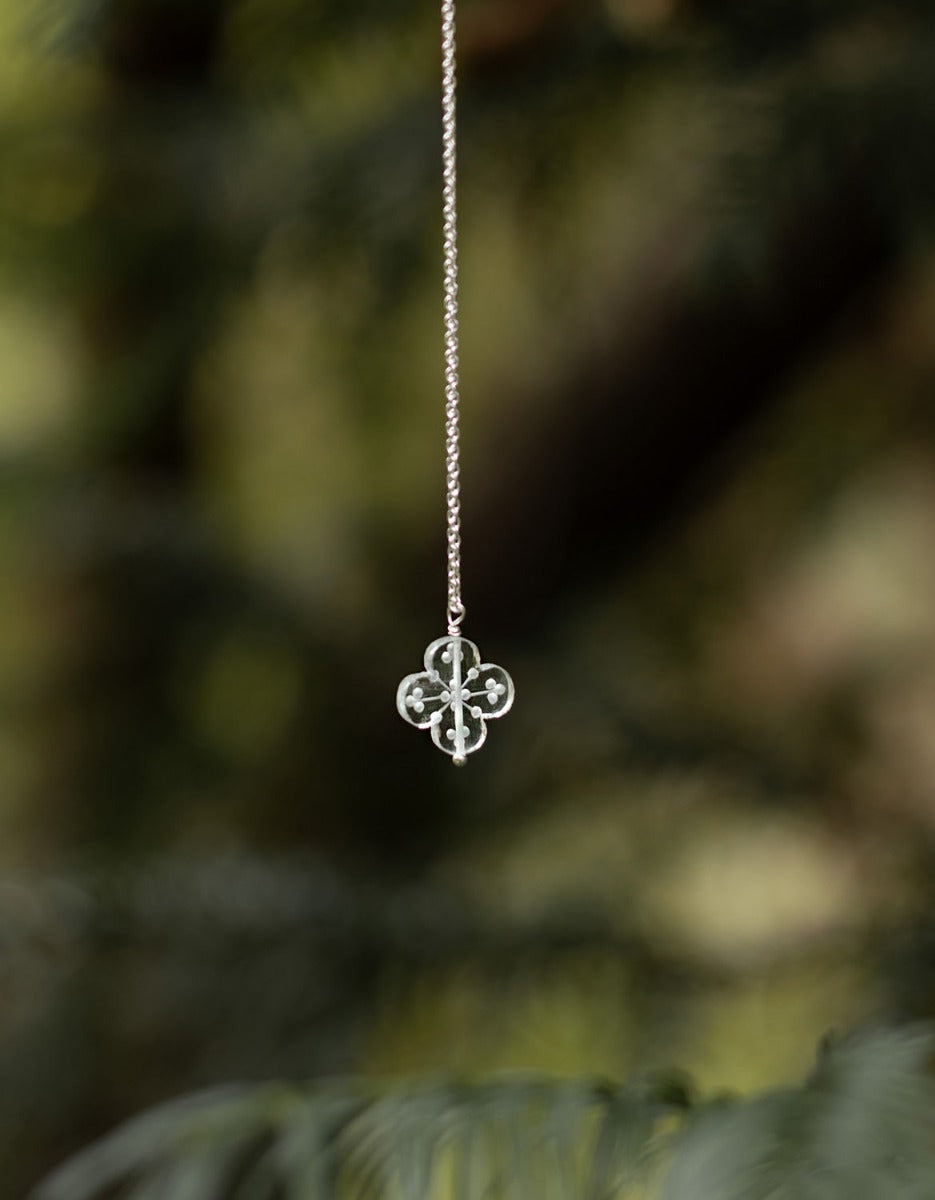 'Glacier Fleur' engraved vintage cristal pendant on silver chain