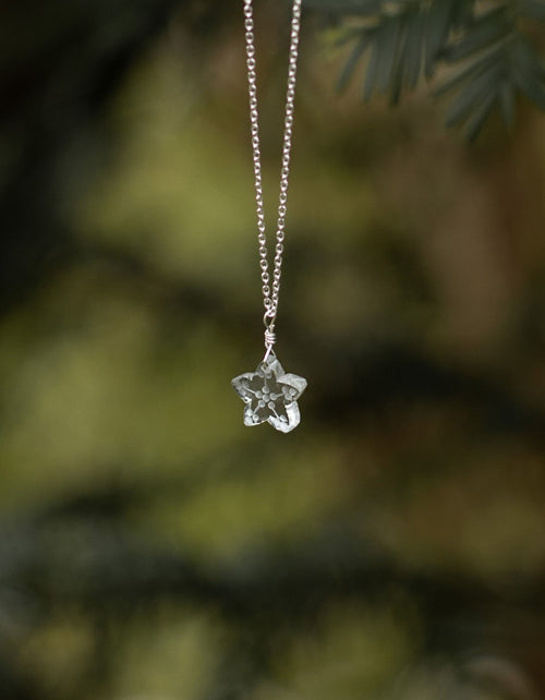 Collier 'Glacier Étoile' en cristal de roche taillé et argent 925