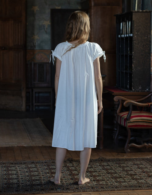 "Cosima" white shift dress with short sleeves