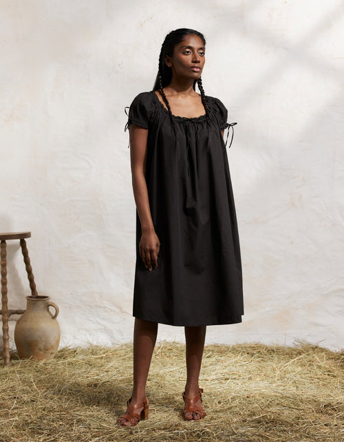 "Cosima" black shift dress with short sleeves