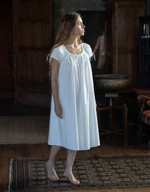"Cosima" white shift dress with short sleeves
