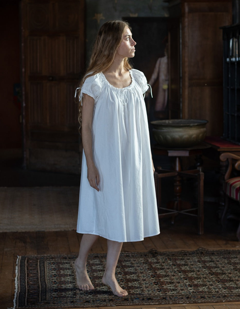 "Cosima" white shift dress with short sleeves