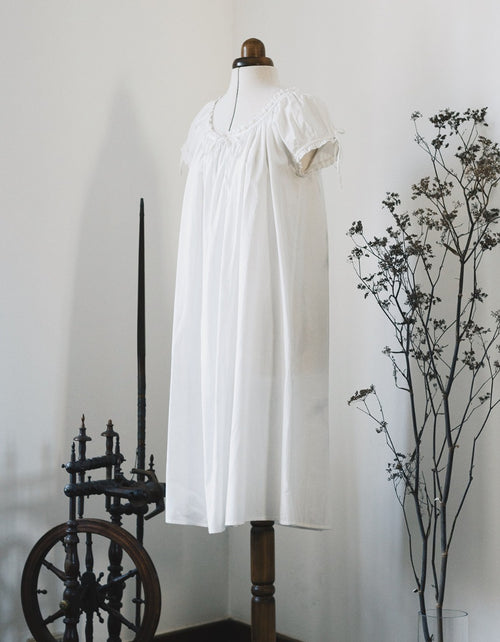 "Cosima" white shift dress with short sleeves