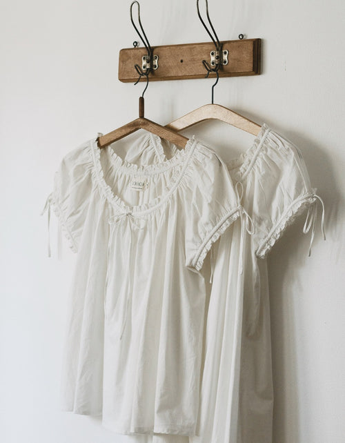 "Cosima" white top with short sleeves