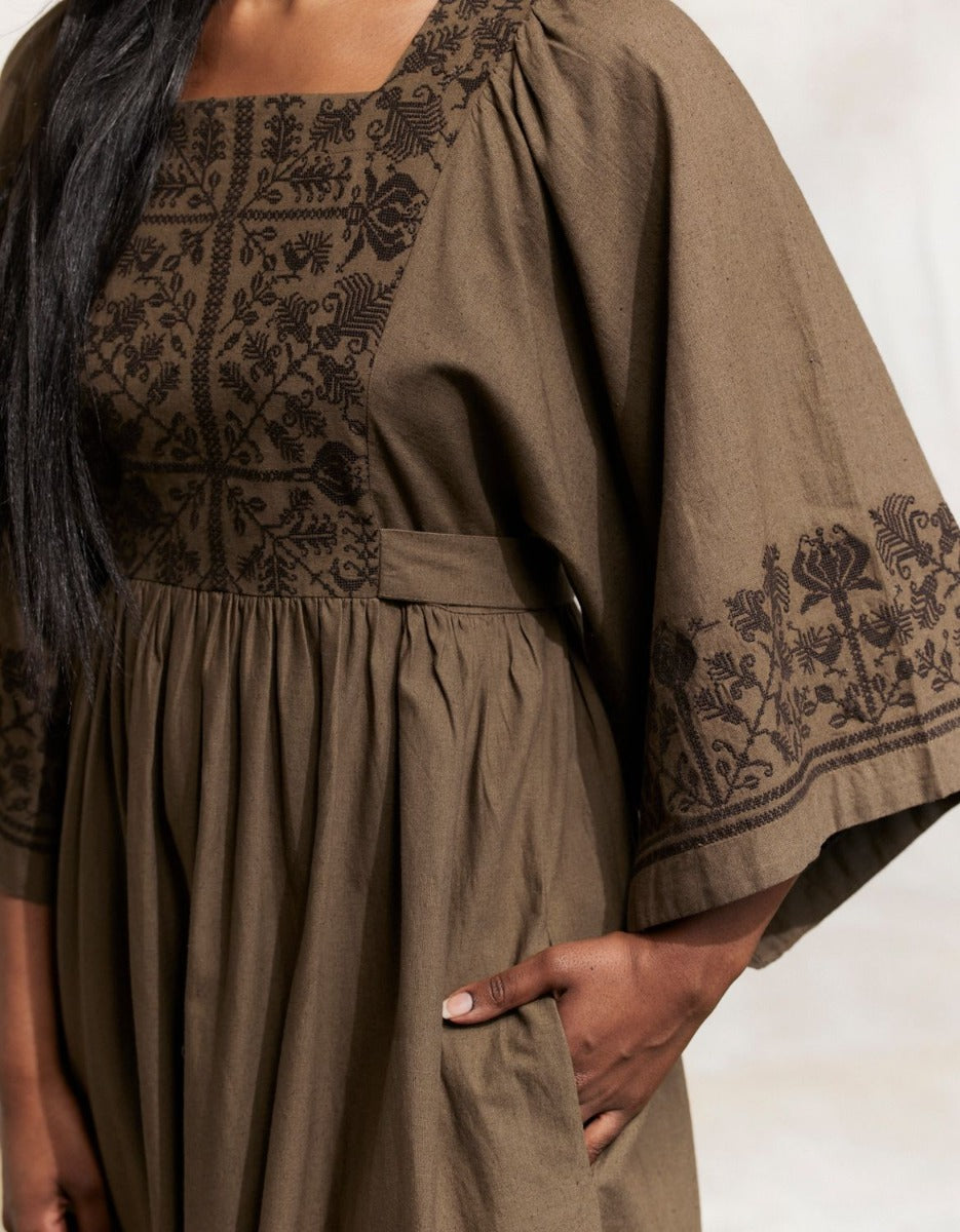 Robe brodée  'Mivilud' sarrasin