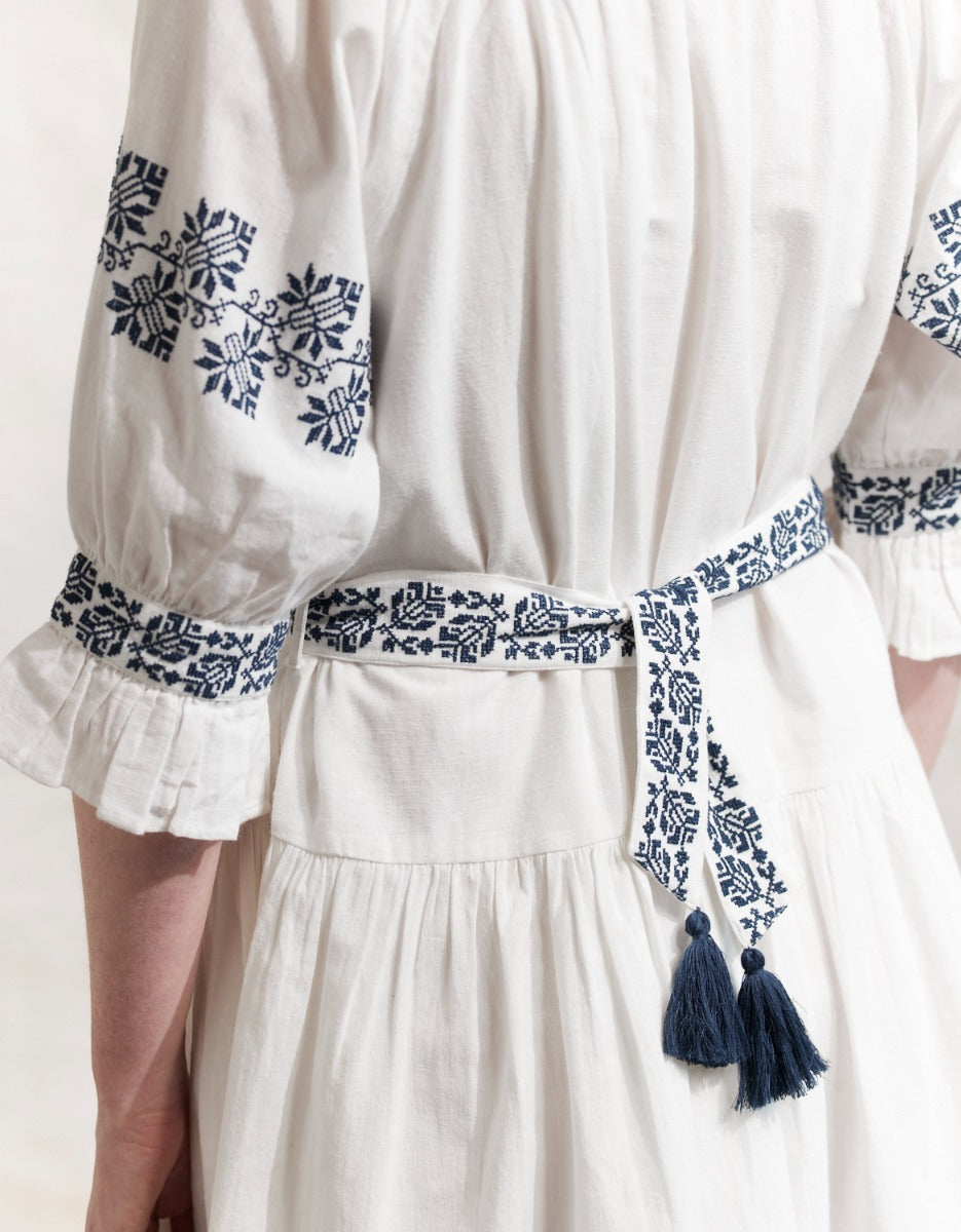Robe 'Danika' blanc broderies bleues