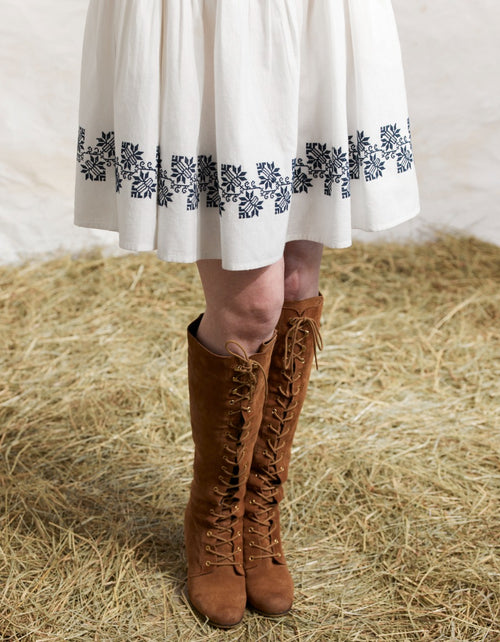 Robe 'Danika' blanc broderies bleues