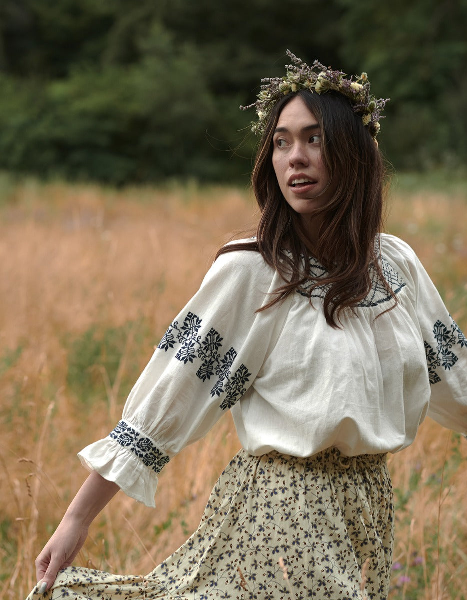Blouse 'Danika' blanc broderies bleues