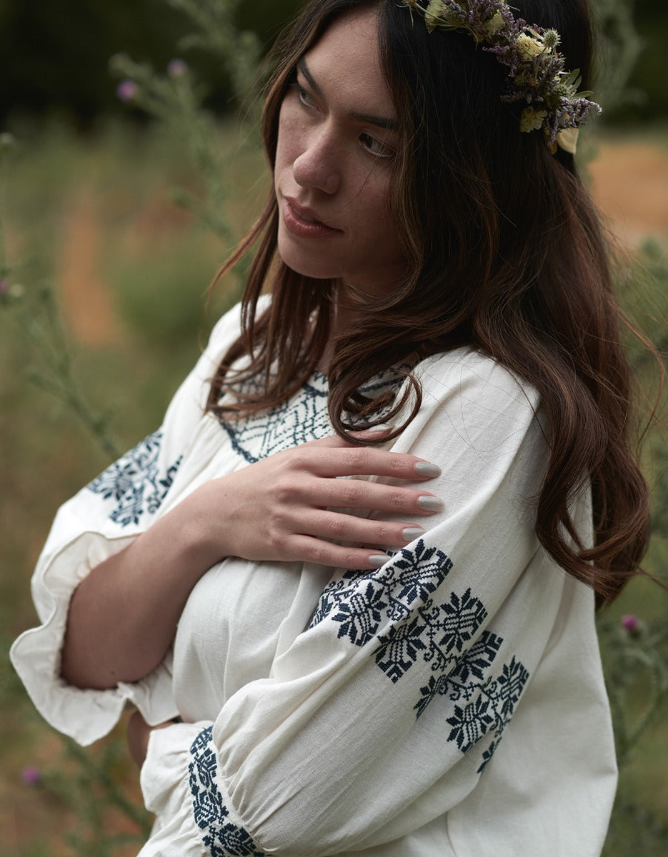 Blouse 'Danika' blanc broderies bleues