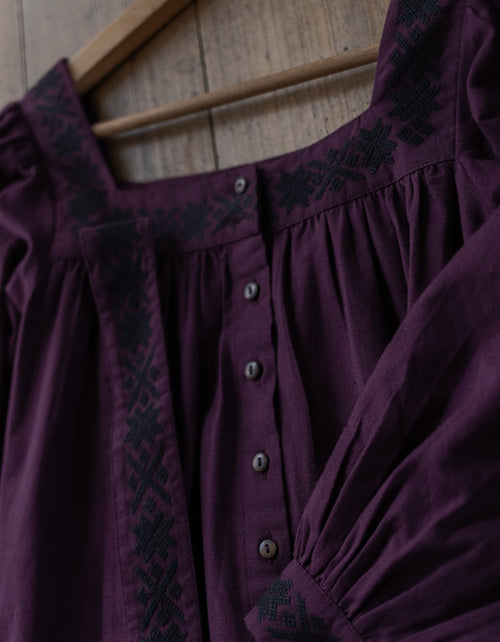 Robe brodée 'Elma' prune