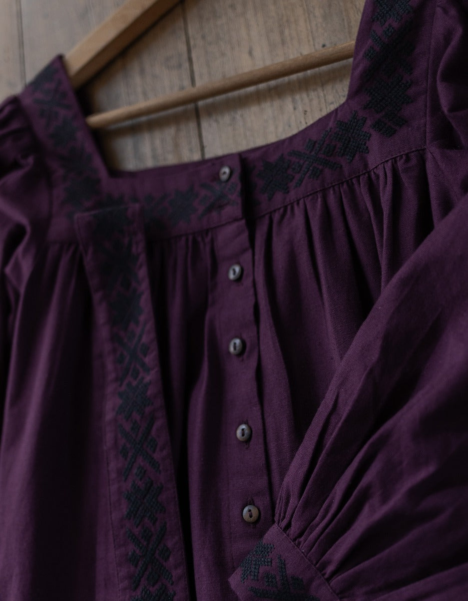Robe brodée 'Elma' prune