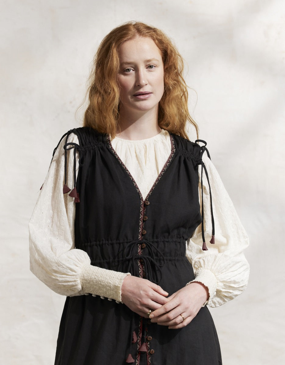 Robe longue 'Elvira' brodée sans manches brique