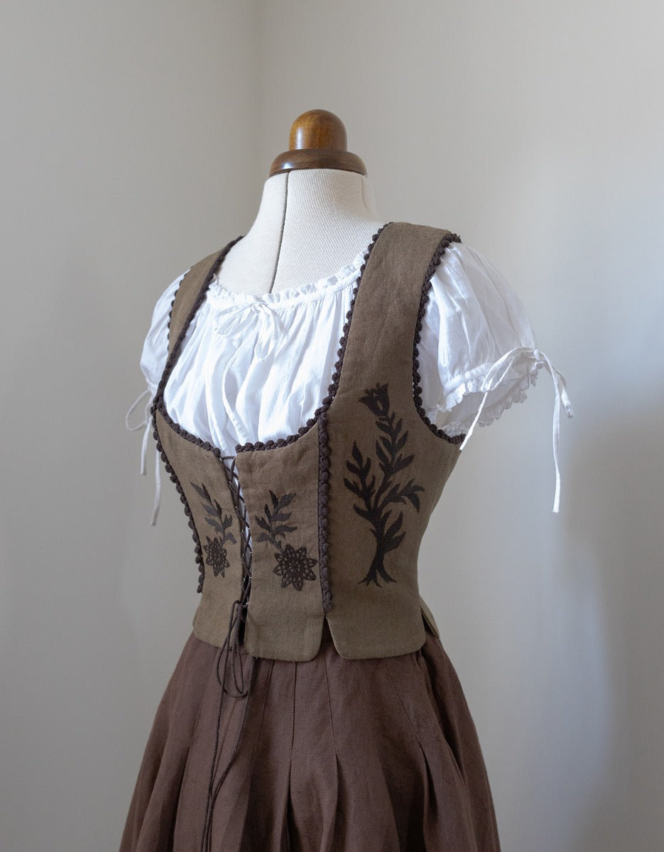 Corset 'Gisela' brodé en lin sarrasin