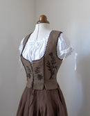 Corset 'Gisela' brodé en lin sarrasin
