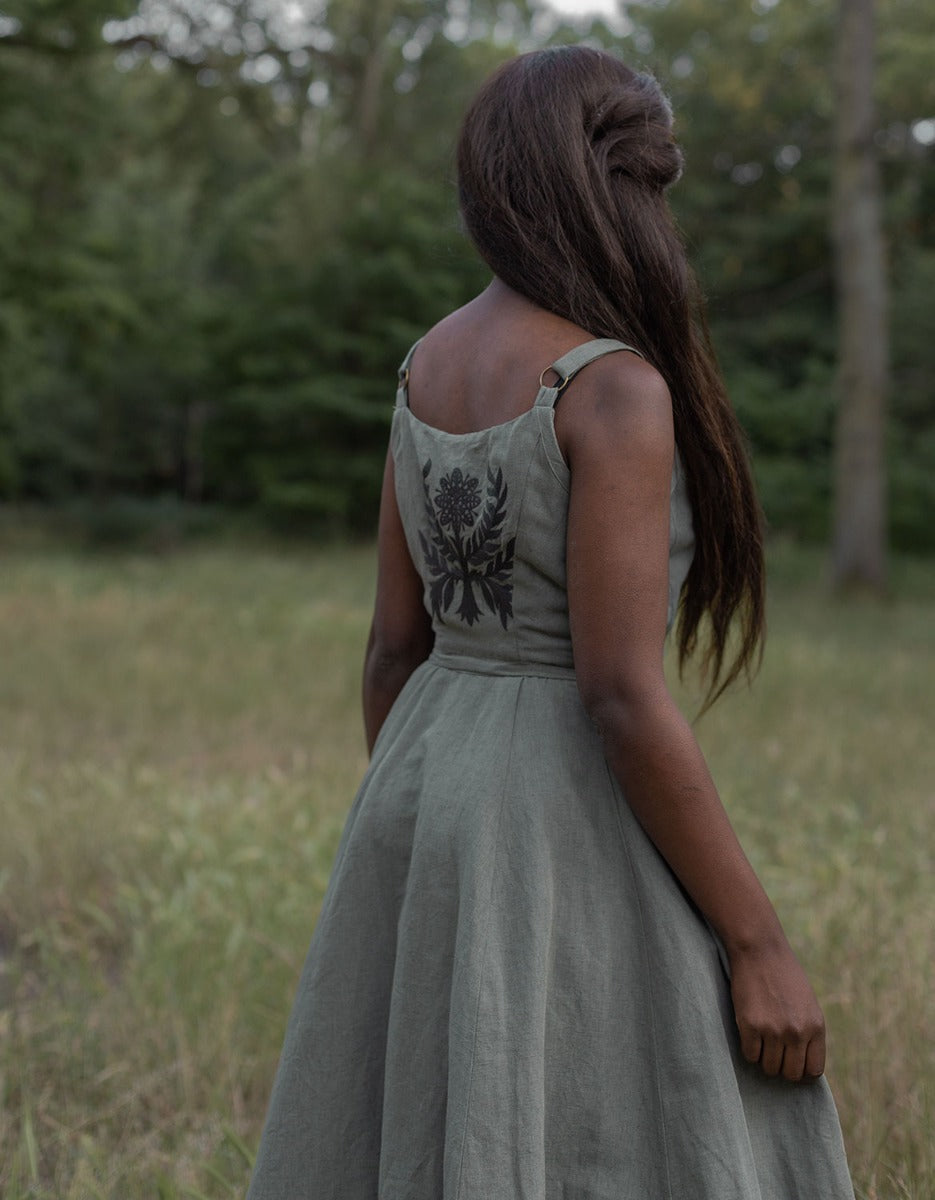 Robe croisée 'Gisela' sauge brodée sage / XXL