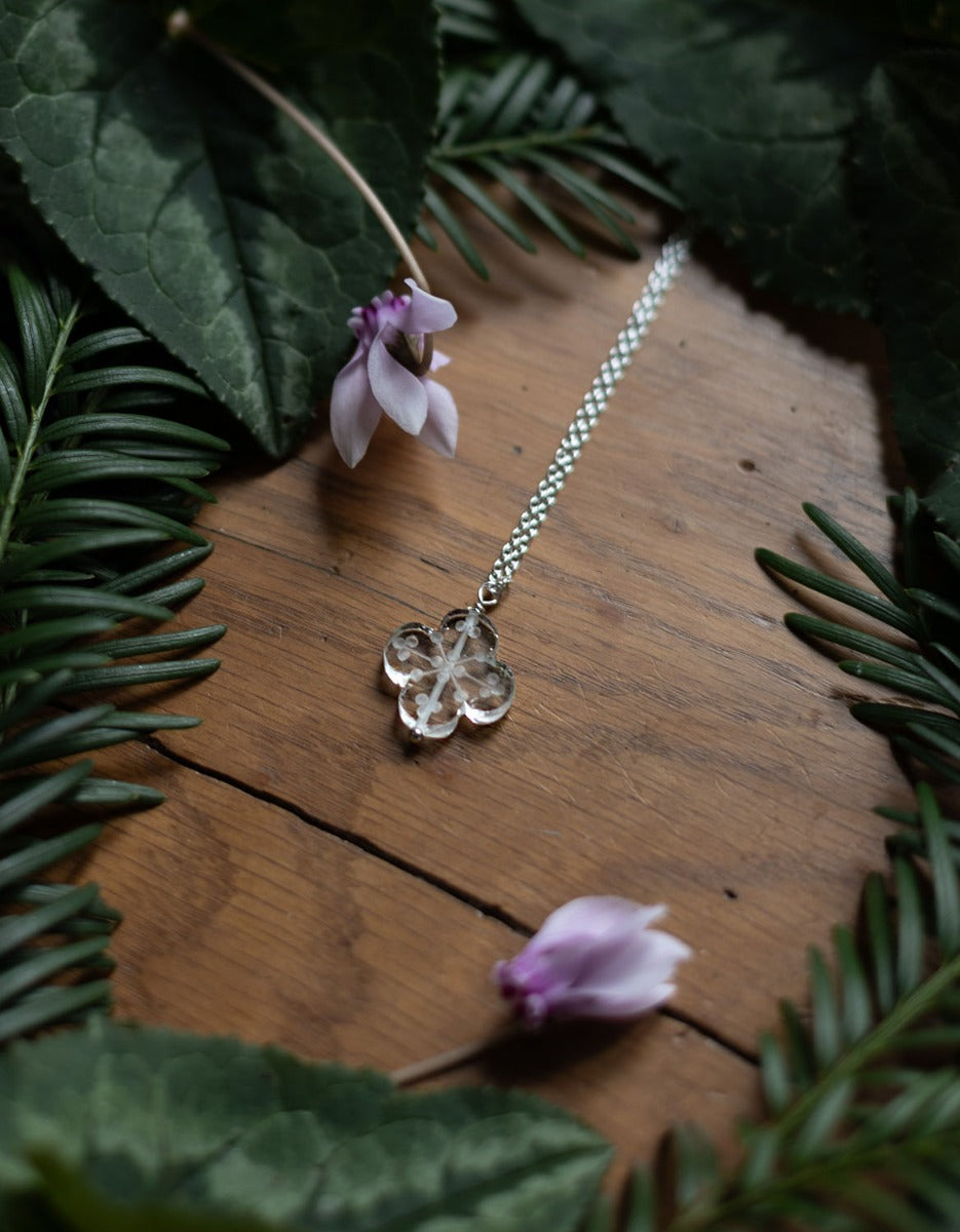 'Glacier Fleur' engraved vintage cristal pendant on silver chain