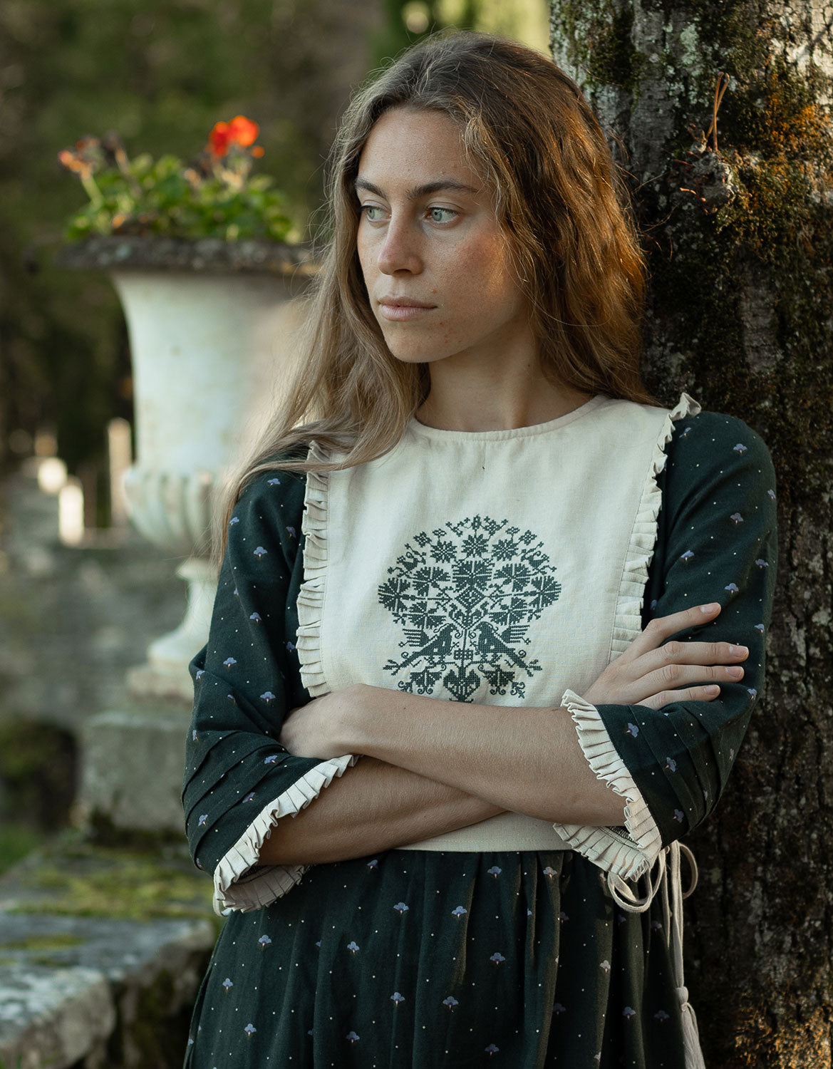 "Hilda" embroidered apron kelp