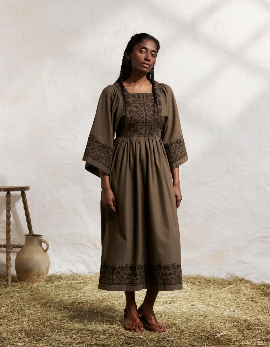 Robe brodée  'Mivilud' sarrasin