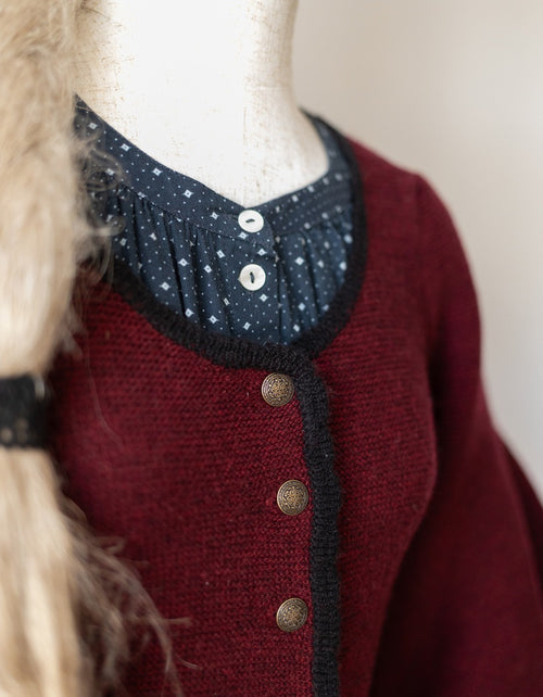 Veste tricotée 'Ilya' à manches gigot en pure laine bordeaux