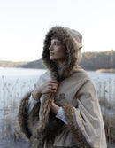 PRÉCOMMANDE Cape 'Lavinia' en velours brodée couleur céramique